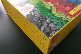 LEGO 10704 Creative Box 900 Pcs - New, Sealed, Excellent - Super Fast Shipping