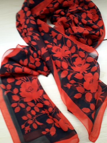 BNWT accessoires noir sur rouge motif floral en mousseline de soie écharpe-L 148 x L 46 cm