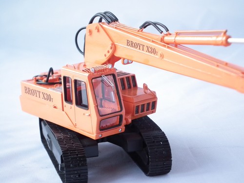 High Quality Resin KIT by Fankit Models Details about / 1//50 Excavator Broyt X30 T Cab 2