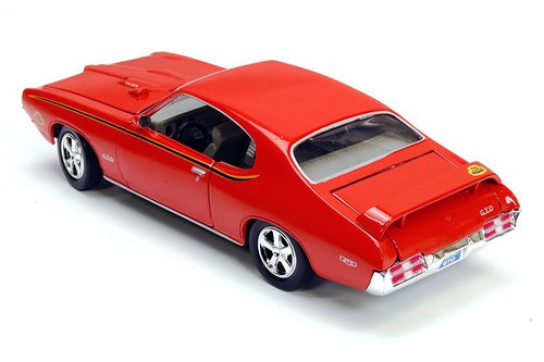 ORANGE 1969 PONTIAC GTO JUDGE 1:24 MOTORMAX Showcasts Diecast Car