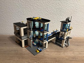 LEGO® City Police Station / Set 60141 | Used