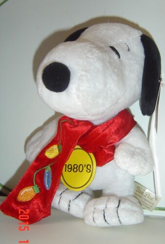 NEW SNOOPY Plush PEANUTS 2009 Celebrate 60 Years 1980's Style Ornament Scarf 