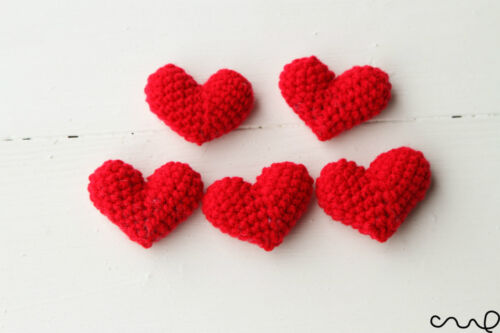 Nouveau 5 x handmade crochet rouge coeurs amigurumi 3D motifs mariage carte-making deco