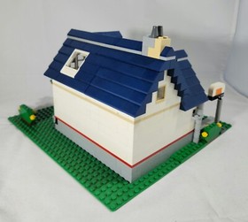 LEGO CREATOR: Apple Tree House (5891) PRE-OWNED BY COLLECTOR