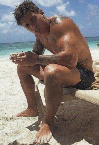 Shirtless Male Muscular Beefcake Beach Hunk Bare Foot Tan Tattoo PHOTO 4X6 F1811