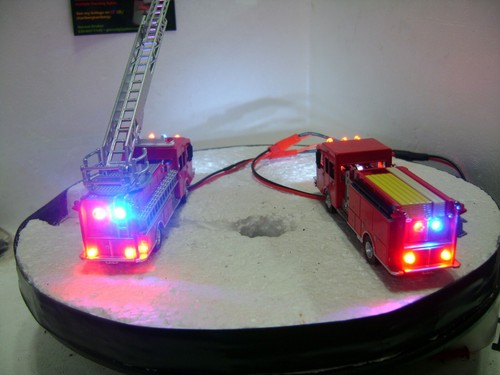 1:87 Firetruck with working flashing lights either Ladder or Pumper Ho