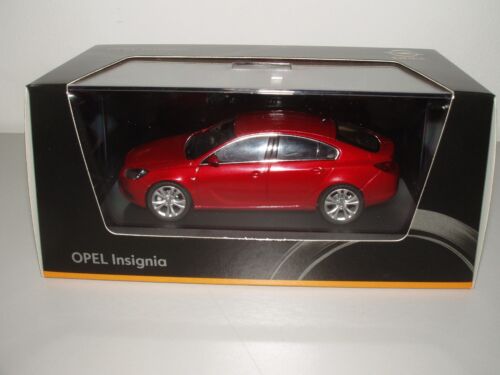 1:43 Granatapfelrot Metallic Opel Insignia 5-türig 
