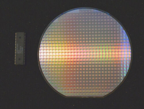 1992 DS80C320 CPU wafer and DS80C320 CPU chip. Silicon wafer collectors set