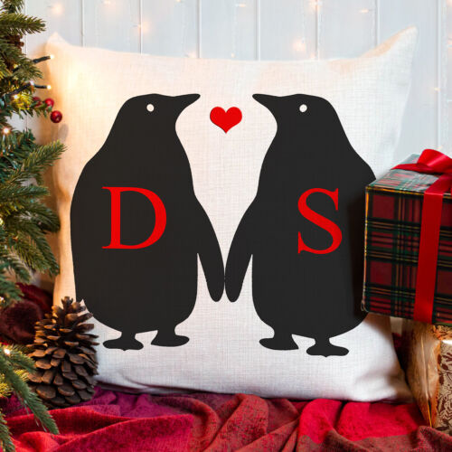 Personnalisé Pingouin de Noël Housse de coussin initiale de NOËL COUPLE maison cadeau KC38
