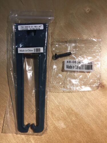 Cisco Cable Management 700-05613-01 and Screw 48-0654-01-A0