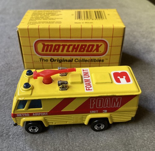 MATCHBOX MB 54 YELLOW AIRPORT FOAM TENDER NIB 1980 Macau NOS MINT