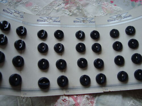 32 Buttons 4 Cards Dark Blue Indented Centre  1940/'s  Plastic Buttons
