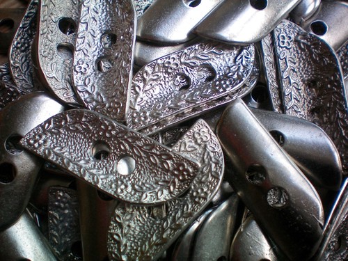 48mm Antique Silver Effect Flower Leaf Metal 2 Hole Coat Costume Buttons XM31