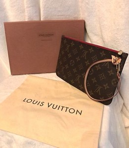 NEW LOUIS VUITTON Monogram Neverfull Pouchette Pouch HANDBAG, RED Lining, Strap | eBay