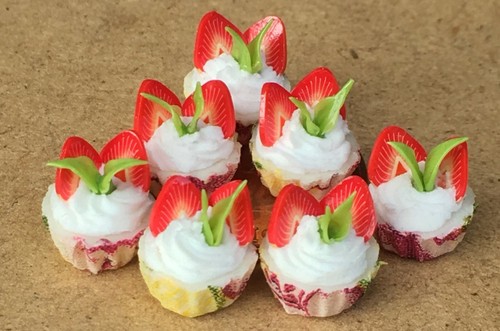 1:12 Scale 7 Loose Strawberry Cupcakes tumdee Doll House Miniature Dessert PL19