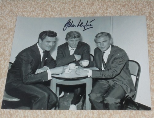 JOHN LEYTON-10x8 PHOTO SIGNED with Eden Kane /& Adam Faith 9