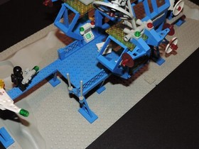 LEGO LEGOLAND: Inter-Galactic Command Base (6971)