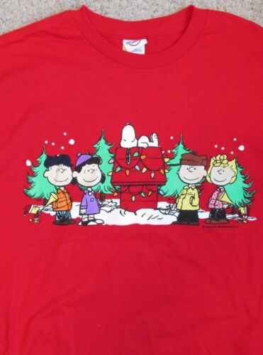 Snoopy Christmas T Shirt Peanuts Large Red Winter Scene 