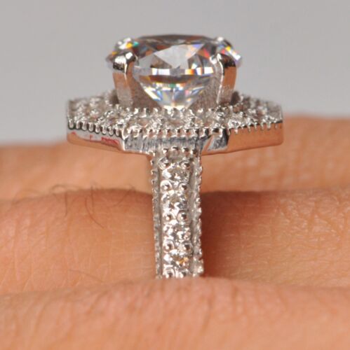 14KT Solid White Gold 3.10 Carat Fantastic Round Shape Solitaire Engagement Ring 