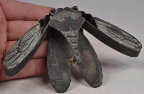 Oriental Vintage Copper Handwork Carved Cicada Collectable Snuff box NR