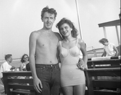 Vtg 1950&#039;s Black & White PIN-UP Bathing Suit Couple PHOTO #543