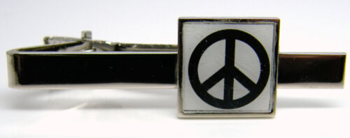 CND PEACE DESIGN TIE CLIP PIN SLIDE MENS GENTS NOVELTY BADGE IN GIFT POUCH
