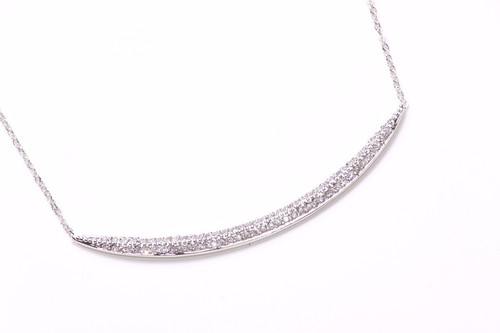 ZX47 SHORT DELICATE SILVER METAL NECKLACE WITH DIAMANTE ENCRUSTED CURVE FEATURE