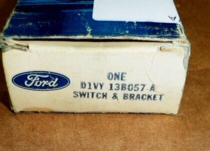 NOS 1971 1972  1973 Lincoln Continental H//L cover indicator Switch  D1VY-13B057A