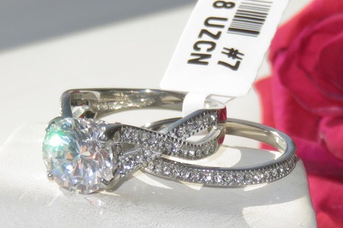 2478 Simulado Diamante Anillo 9 mm Compromiso /& Boda Banda Set Soltaire Twist