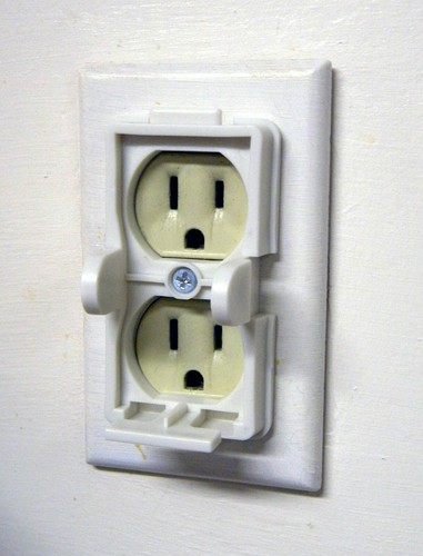 2 pack Safety 1st Quality Plug /& Outlet Cover Child safe