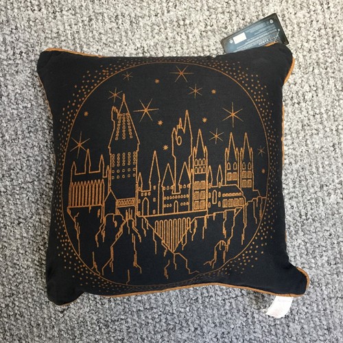 Harry Potter Hogwarts Castle Cushion Black/&Gold 40x40cm 100/% Cotton
