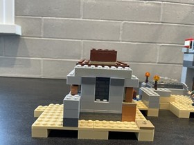 LEGO Minecraft 21121 The Desert Outpost complete with minifigures & manual.