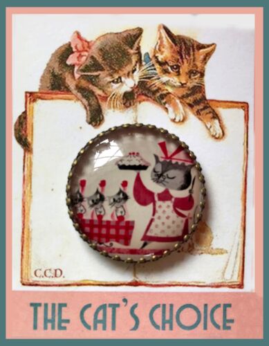 Details about  &nbsp;MOM SERVING PIE Glass Dome BUTTON 1 1/4&#034;  Vintage THREE LITTLE KITTENS Baking