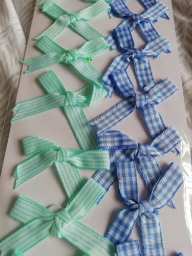 Blue Gingham and Green Ribbon Bows Card Making// Christmas// Crafts