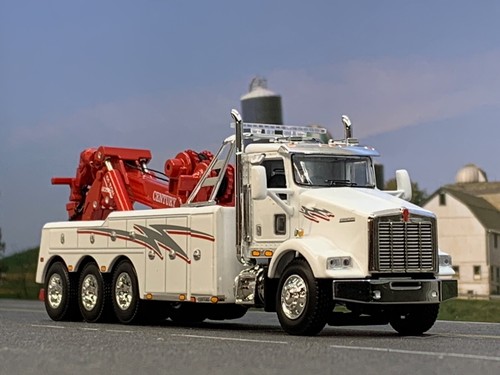 1//64 DCP WHITE KENWORTH T800 TRI-AXLE W// CENTURY 9055 WRECKER