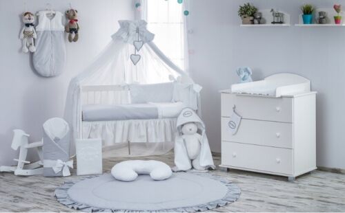 Babybett Tany mit 10-tlg Komplett-Set Bettwäsche Matratze Nestchen Weiß Grau Neu