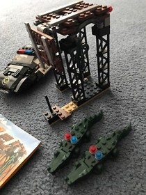 LEGO The LEGO Movie: Bad Cop's Pursuit 70802 Complete w/ Instructions