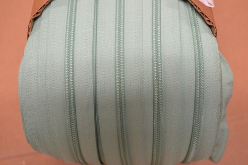 environ 199.34 m 200 m vert menthe YKK zipper Bobine Chaîne 5 IC 5//8/" 218 Yd livraison gratuite!