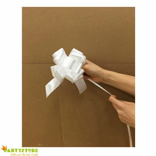 Nastri e fiocchi bianchi per il matrimonio