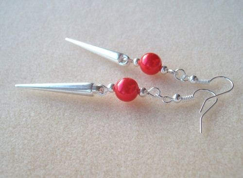 Espiga de Plata Perla Bead Rojo Brillante largas colgantes pendientes