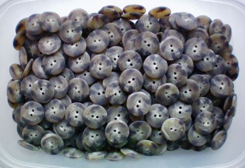 Large 20 mm 32 L brun clair crème animal Swirl 2 Trous Bouton Qualité Boutons K196