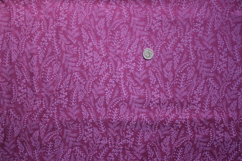 Patrón de Flora /& Fauna en Borgoña FQ 50cm X 56 cm Benartex 3518-66 100/% algodón