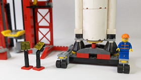Lego City Space Center Deluxe Set 3368 with Minifigures Incomplete
