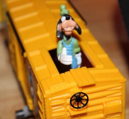 LIONEL GOOFY'S BAGGAGE TRAIN BOX CAR FOR DISNEY MICKEY'S WORLD TOUR TRAIN SET 