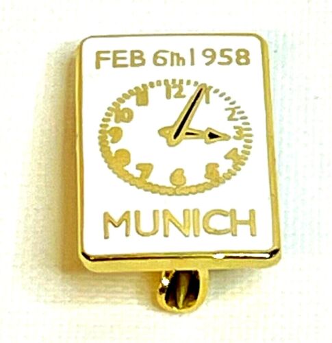 Manchester United Clock 58 Pin Badge MUNICH Small 
