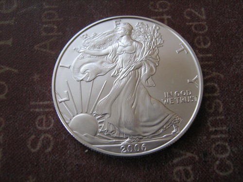 2006 UNC SILVER EAGLE VERY NICE LOOKING COIN #af