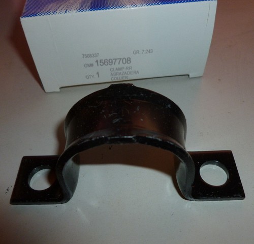 GM OEM Stabilizer Sway Bar-Rear-Stabilizer Bar Clamp 15697708