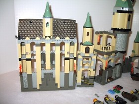 LEGO Harry Potter Hogwarts Castle #4709 100% Complete