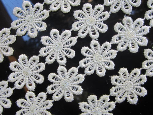 2 km GALON GPO fleurs dentelle pas élastique Blanc 2,5 cm top mode