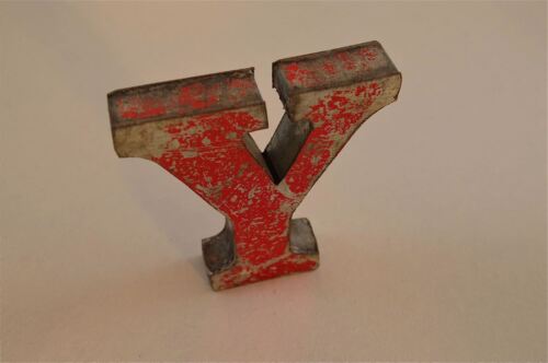 Fantastique style rétro vintage rouge métal 3D Shop Signe Lettre Y publicité police 